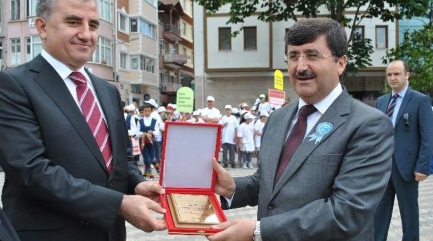 Amasya&rsquo;da &Ccedil;evreci Kurumlara Plaket