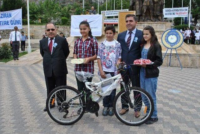 Amasya&rsquo;da &Ccedil;evreci Kurumlara Plaket 1