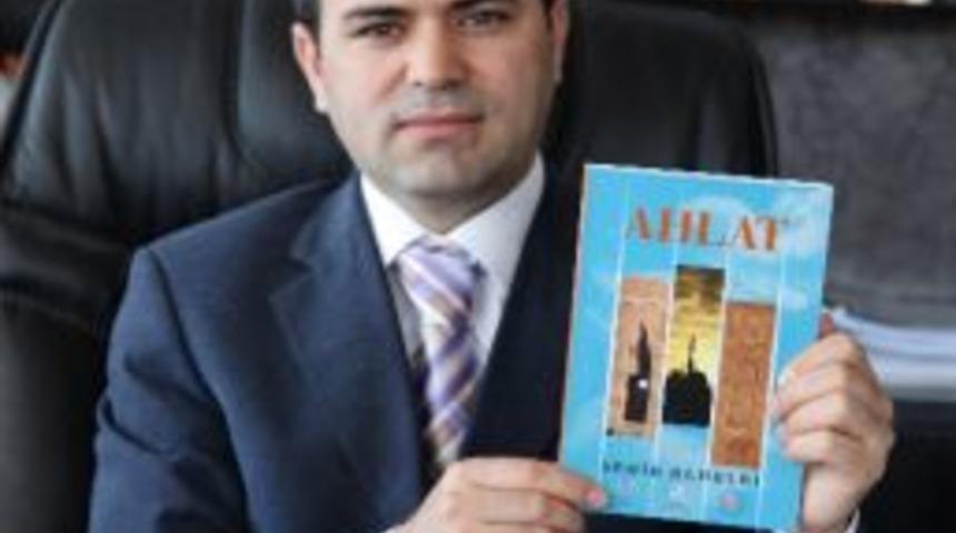 Ahlat'ın İlk Şehir Rehberi &Ccedil;ıktı