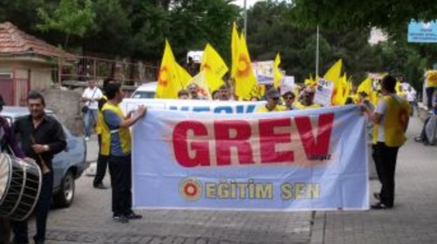 Uşak'ta KESK &Uuml;yeleri Grev Başlattı