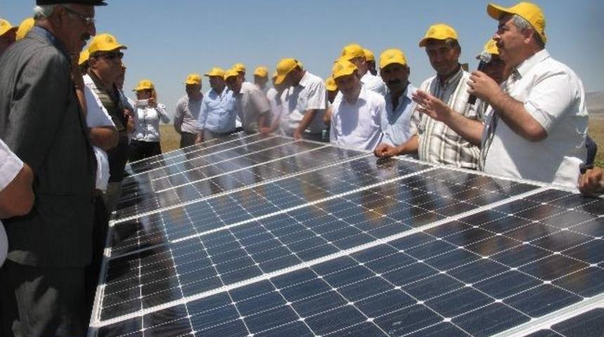 Araban&rsquo;da G&uuml;neş Enerjisiyle Sulama Tanıtımı İ&ccedil;in Tarla G&uuml;n&uuml;