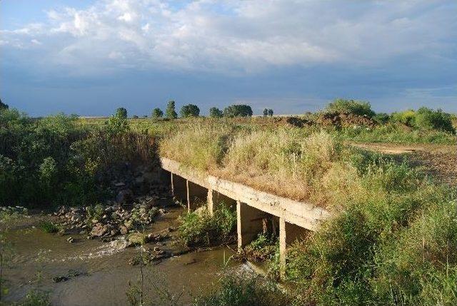 Köprü Yapımları Ve Dere Islahları Devam Ediyor