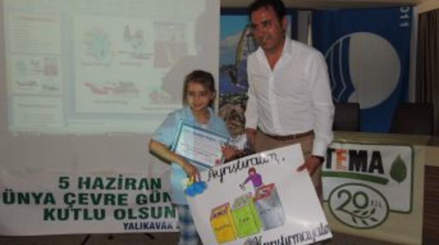 Atık Yağ Toplayan &Ouml;ğrenciler &Ouml;d&uuml;llendirildi