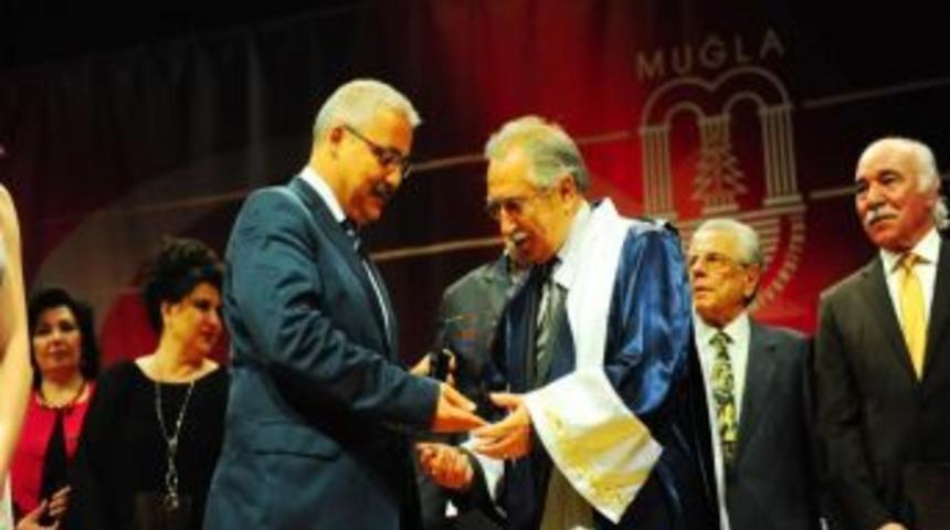 Y&uuml;cel Paşmak&ccedil;ı&rsquo;ya Fahri Doktora Verildi