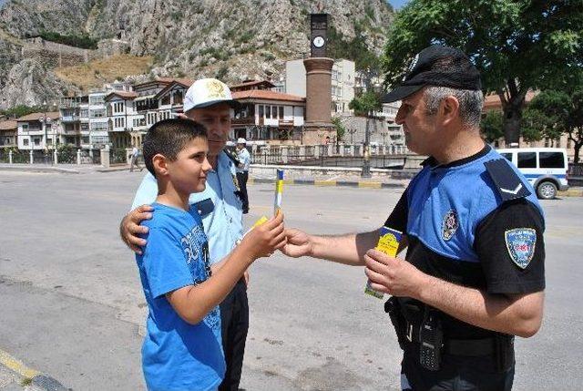 Polisten Ceza Yerine Hediye 3