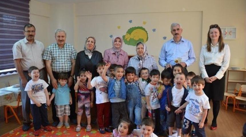 G&ouml;n&uuml;l El&ccedil;ileri Anaokulunda