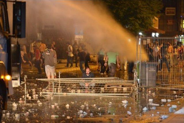 Sosyal Medya Gözaltılarında Aileler Tedirgin Bekliyor