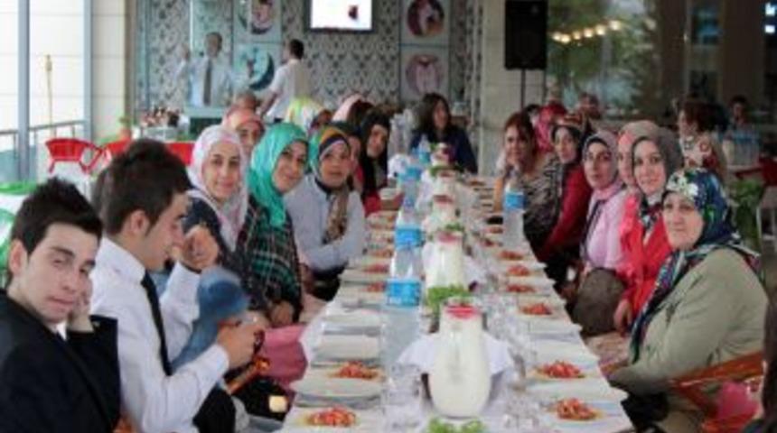 24 Kursiyere Evde &Ccedil;ocuk Bakımı Sertifikası