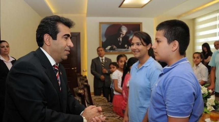 'kitap Okuma Şampiyonları' &Ouml;d&uuml;llendirildi