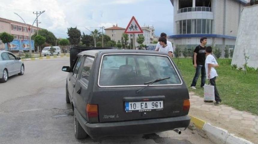 Edremit&rsquo;te Seyir Halindeyken Yanan Ara&ccedil; Paniğe Sebep Oldu