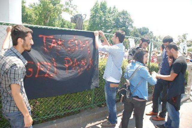 Kesk Eyleminde Polisle Eylemciler Arasında Pankart Gerginliği