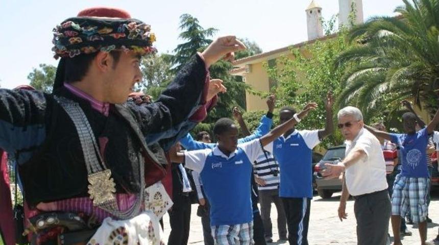 D&uuml;nya &Ccedil;ocuklarını Aydın Efeleri Karşıladı