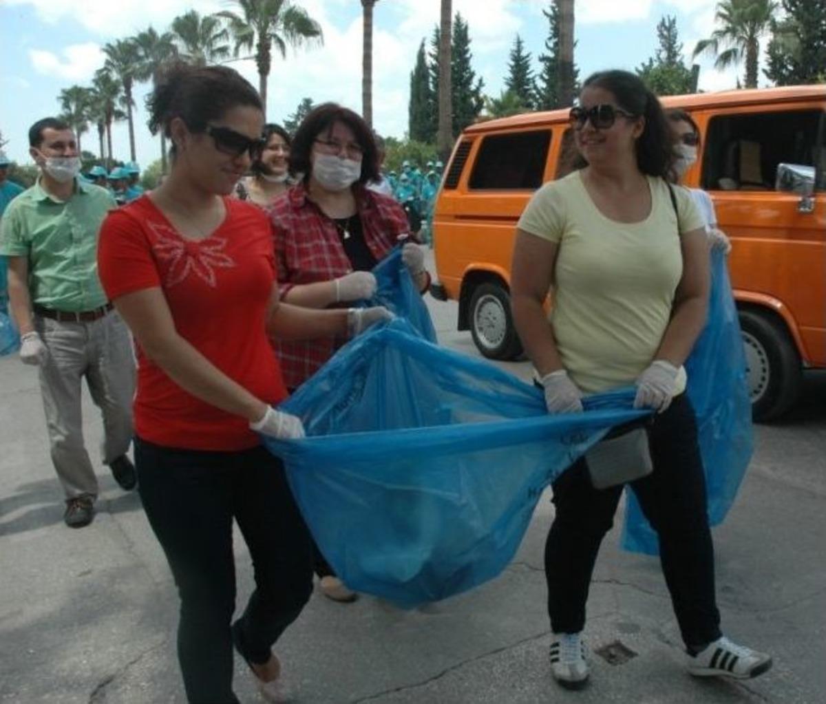 Adana'da '&ccedil;evre G&uuml;n&uuml;' Temizliği