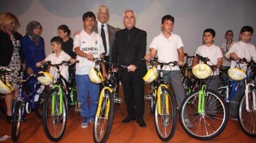 Nil&uuml;fer Belediyesi'nden &Ouml;ğrencilere Karne Hediyesi