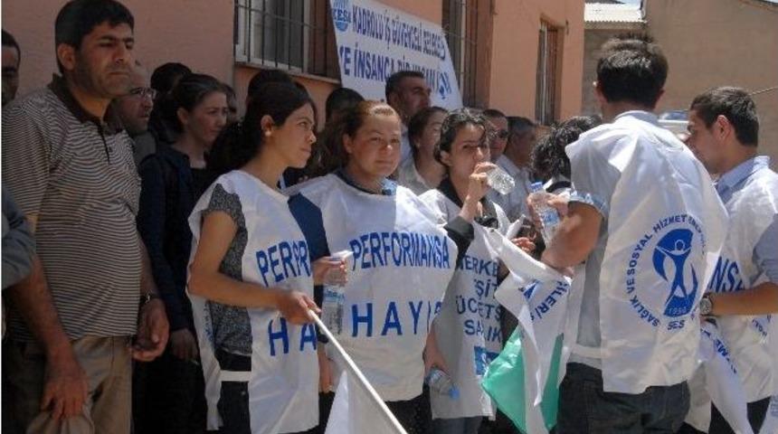 Y&uuml;ksekova&rsquo;daki Kesk &Uuml;yeleri Bir G&uuml;nl&uuml;k Grevde