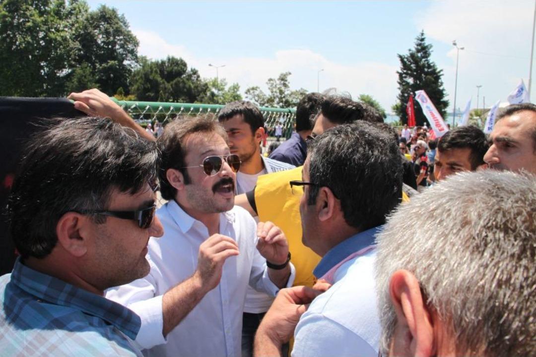 Eylemcilerle Polis Arasında Afiş Gerginliği