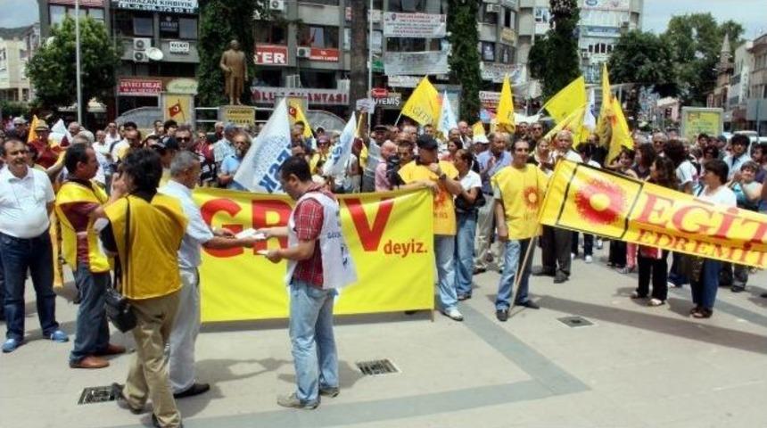 Edremit&rsquo;te Kesk&rsquo;liler Meydanlara D&ouml;k&uuml;ld&uuml;