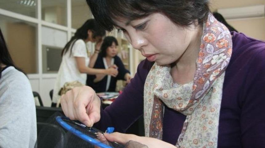 Japon &Ouml;ğrencilerin Tel Kırma Merakı