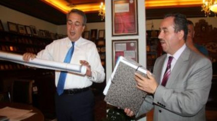 Nevşehir&rsquo;de Yapımı 60 Milyon Tl&rsquo;ye Mal Olacak Dini İlimler Merkezinin Projeleri M&uuml;ft&uuml; &Ouml;zt&uuml;rk&rsquo;e Teslim Edildi