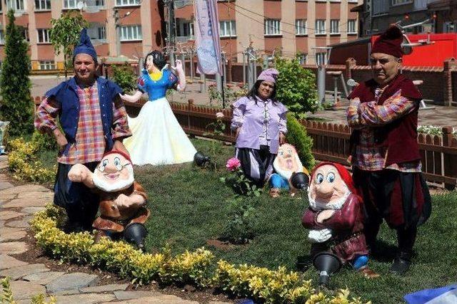 Eskişehir’de Yedi Cüceler Parkı Açıldı