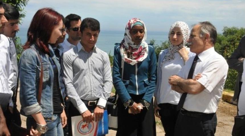 Rekt&ouml;r Akan, Uluslararası &Ouml;ğrencilerle Bir Araya Geldi