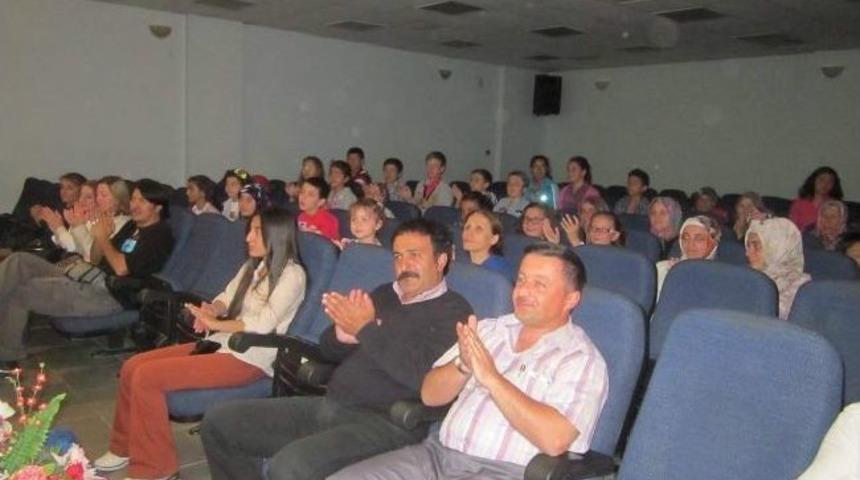 &Ouml;ğrenciler T&uuml;rk Halk M&uuml;ziği Konseri Verdi