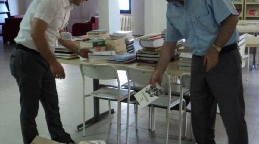 Rize&rsquo;den Erzurum&rsquo;a Kitap Bağışı