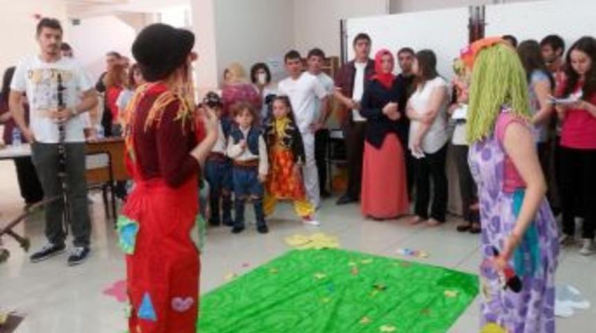 OM&Uuml; &Ouml;ğrencileri Sergilerini M&uuml;zikli G&ouml;steri Eşliğinde A&ccedil;tı