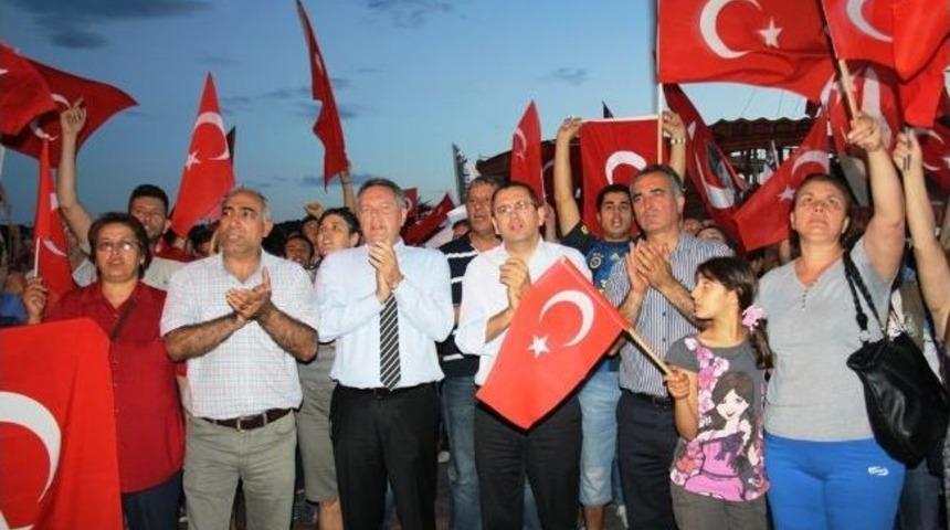 Ayvalık&rsquo;ta Coşkulu Protesto