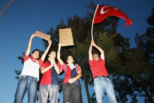 Ayvalık’ta Coşkulu Protesto