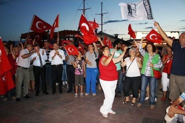 Ayvalık’ta Coşkulu Protesto