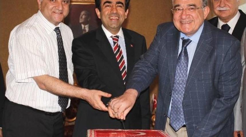 Vali G&uuml;zeloğlu Mersin Ticaret Borsası Y&ouml;netimini Kabul Etti