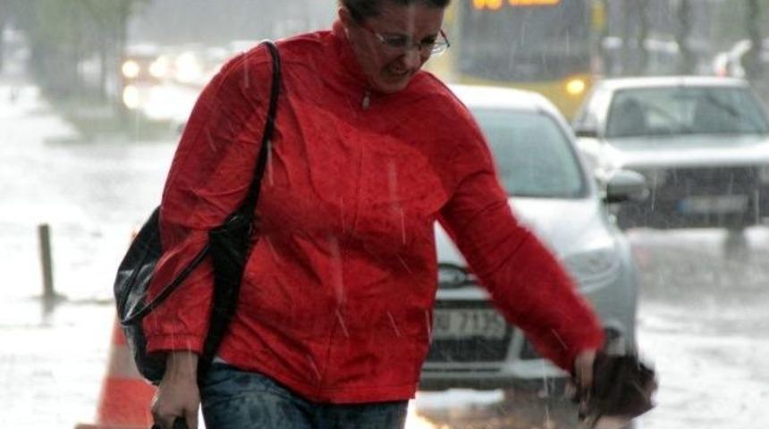 Fırtına Ve Yağış Bursa'yı Fel&ccedil; Etti