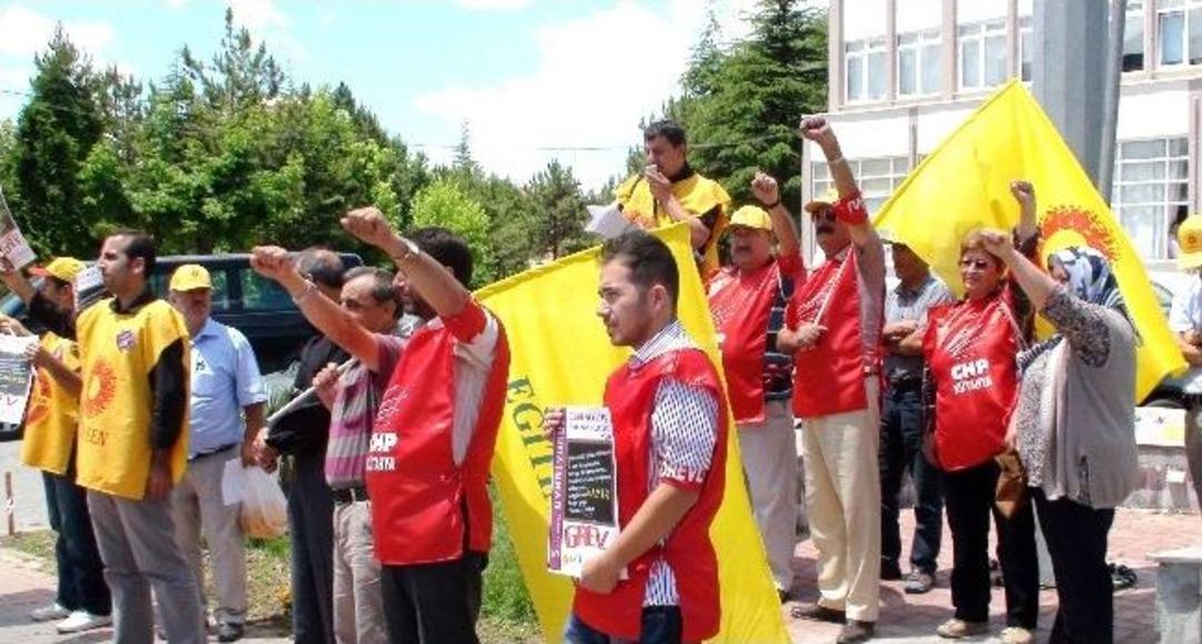 Gediz'de &Ouml;ğretmenler, Gezi Parkı Eylemlerine Destek Amacıyla Grev Ve Eylem Yaptı