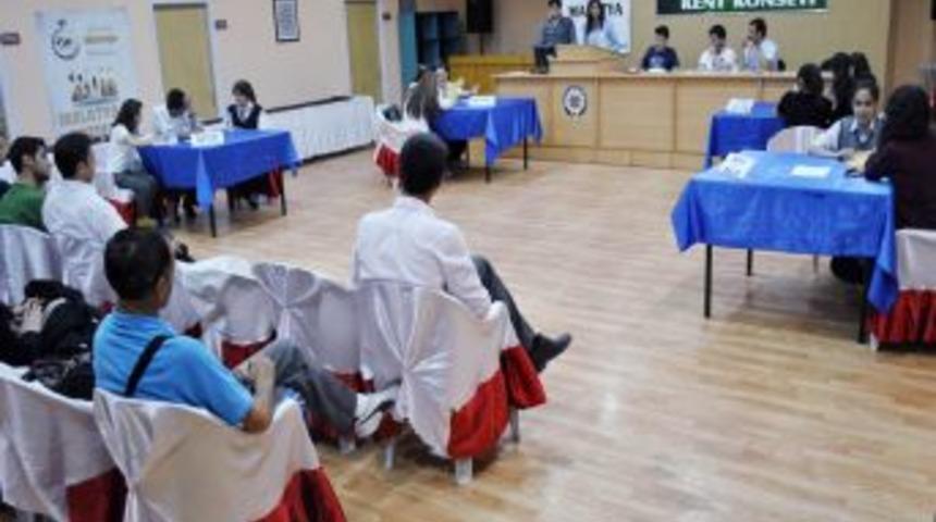 Lise &Ouml;ğrencileri Malatyalı &Uuml;nl&uuml;ler I&ccedil;in Yarışıyor