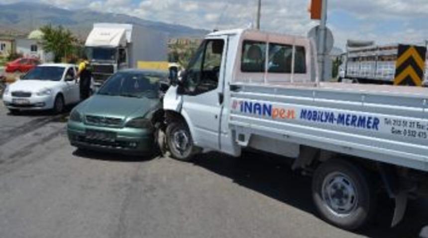 Niğde&rsquo;de Zincirleme Kaza: 2 Yaralı
