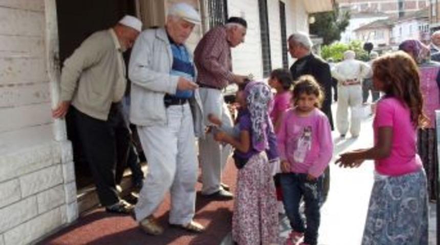 Dilenciler Cami &Ouml;nlerini Mesken Tuttu