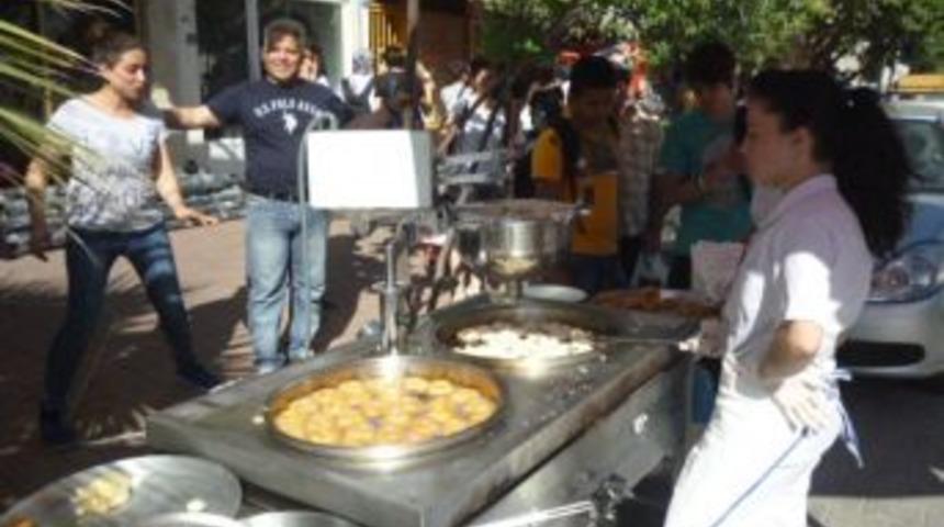 Burhaniye&rsquo;de Hayır Lokması Bir Sekt&ouml;r Oldu