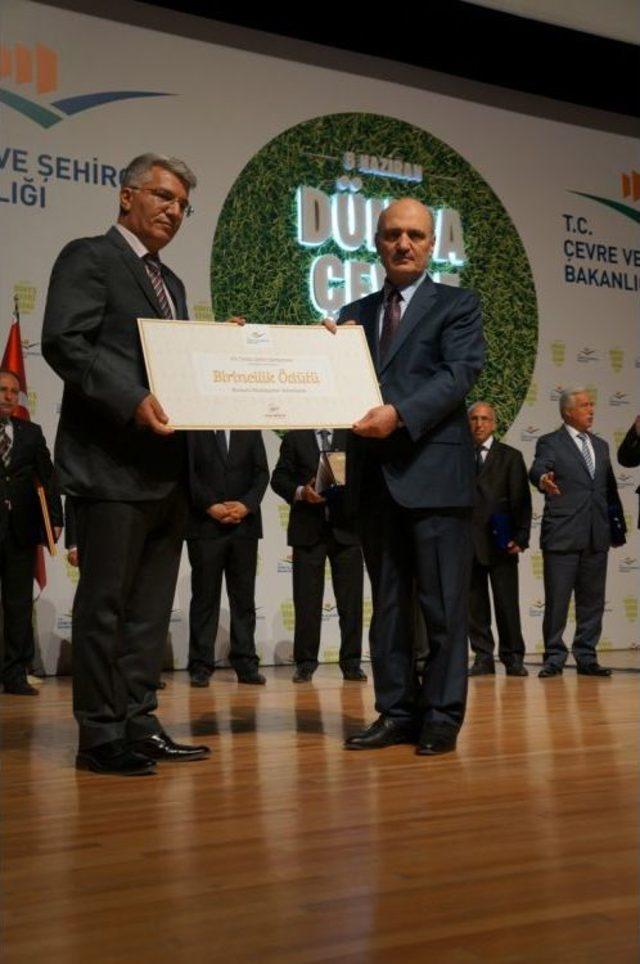 Bayraktar: Evsel Atık Ayrıştırma Sistemi Zorunlu Olacak 1