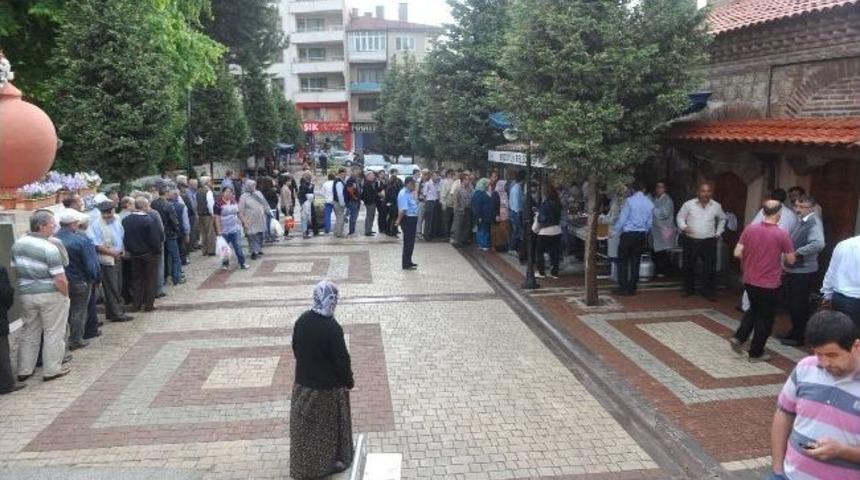 Boz&uuml;y&uuml;k Belediyesi Lokma Geleneği Bozulmadı