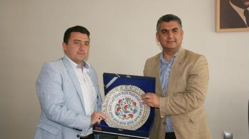 Boz&uuml;y&uuml;k Eğitim Festivali Ardından Plaket T&ouml;reni