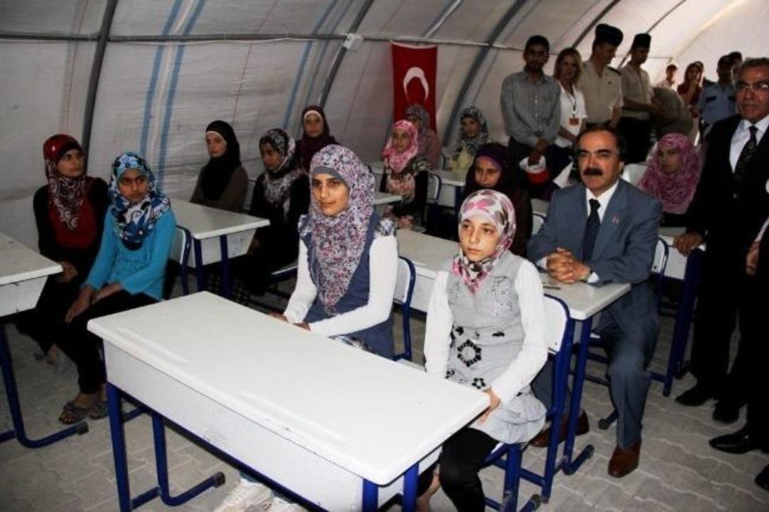 Vali Coş&rsquo;tan &Ccedil;adır Kente Ziyaret