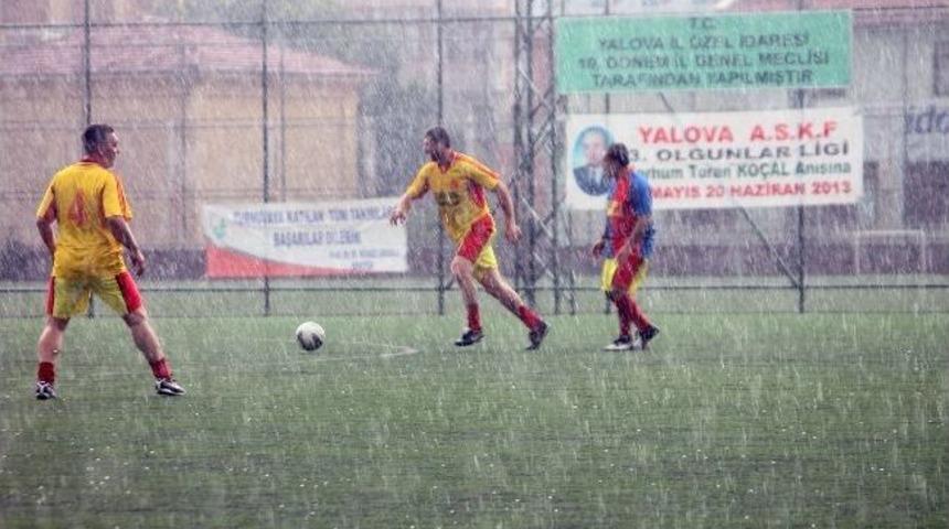 Yalova'da Dolu Sporculara Zor Anlar Yaşattı