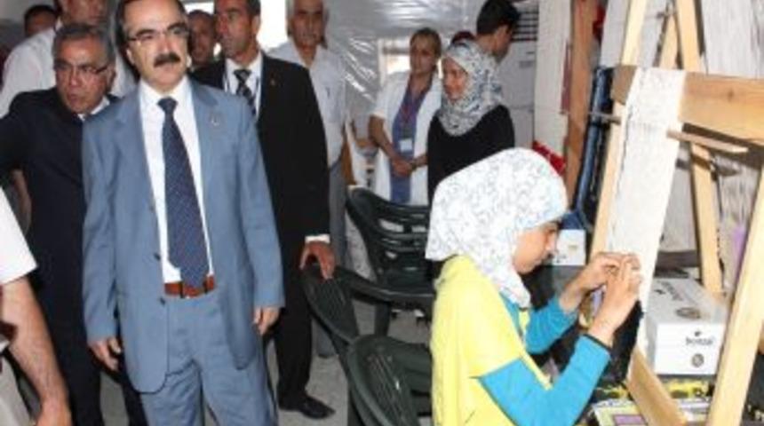 Vali Coş, Suriyeli Sığınmacıların Barındığı &Ccedil;adır Kenti Ziyaret Etti