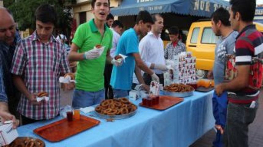 Semerkand Vakfı, 10 Bin Adet Kandil Simiti Dağıttı