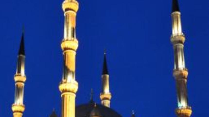 Mira&ccedil; Kandili Coşkusu Selimiye&rsquo;ye Sığmadı