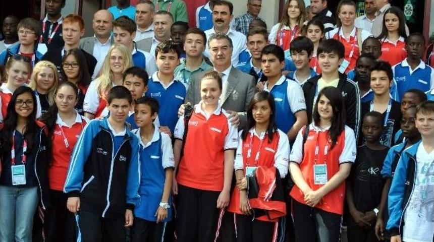 Vali Al; D&uuml;nya &Ccedil;ocuklarını Ağırladı