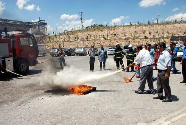 Besni Devlet Hastanesinde Yangın Tatbikatı