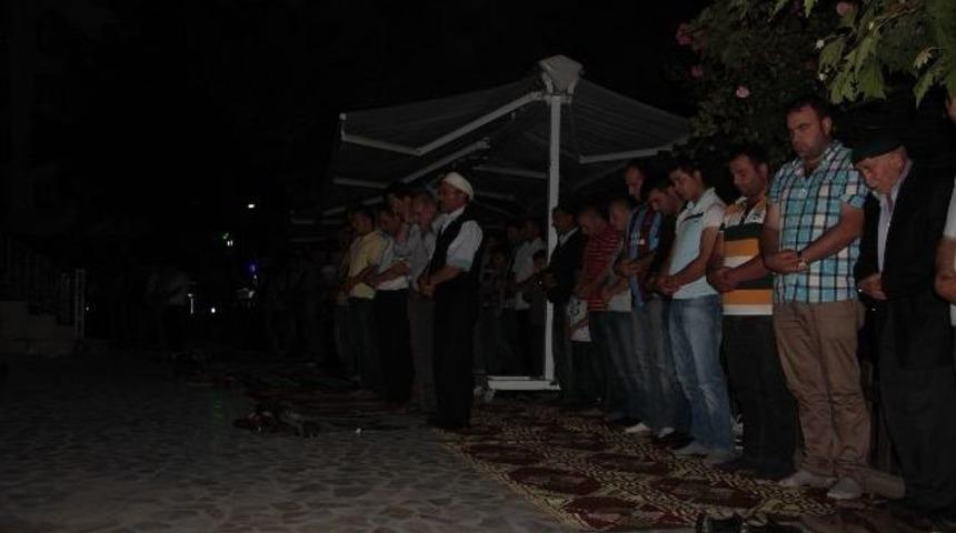 Fatsa'da Cemaat Dışarı Taştı