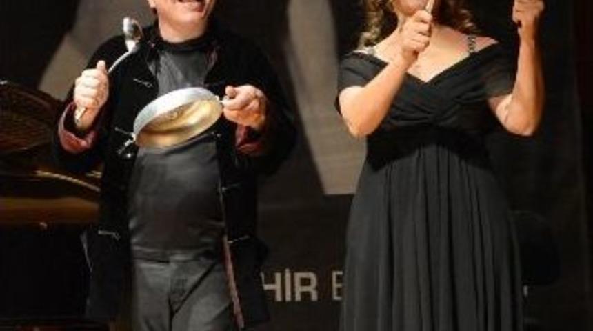 Fazıl Say Sahnede Tava &Ccedil;alarak, 'gezi Parkı' Eylemine Destek Verdi